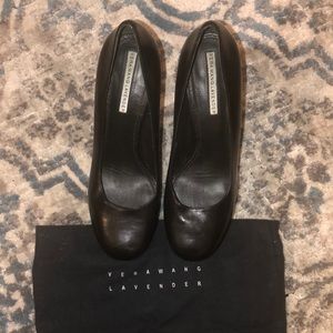 Vera Wang black heels!